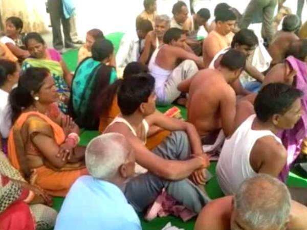 हास्पिटल इंचार्ज बोले जायज़ नहीं वर्कर्स की मांगे हास्पिटल इंचार्ज बोले जायज़ नहीं वर्कर्स की मांगे