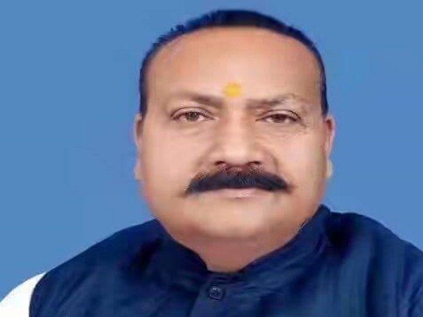 सोशल मीडिया पर हैं काफी एक्टिव