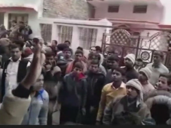 मेरी बेटी को टीचर ने मारा