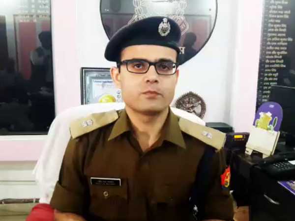 दुर्घटना में हुई थी पति की मौत, मिलना था बीमा का पैसा