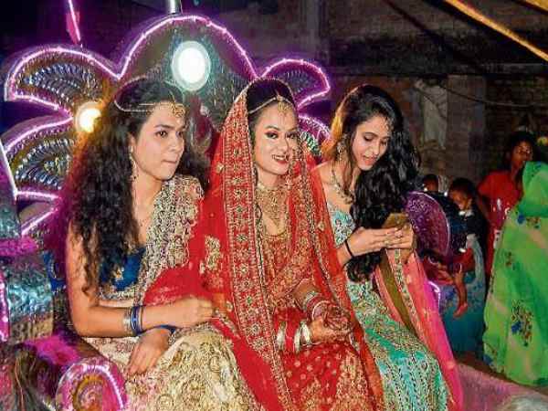 बेटे की तरह निकली बेटी की बारात बेटे की तरह निकली बेटी की बारात