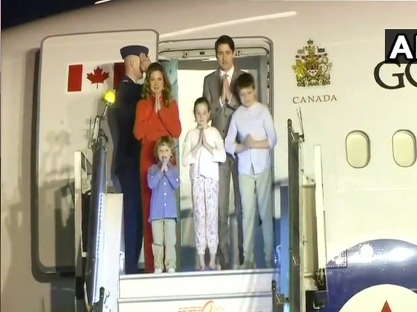 भारत दौरे पर पहुंचे कनाडा के पीएम जस्टिन ट्रड्यू, ये है पूरा कार्यक्रम भारत दौरे पर पहुंचे कनाडा के पीएम जस्टिन ट्रड्यू, ये है पूरा कार्यक्रम