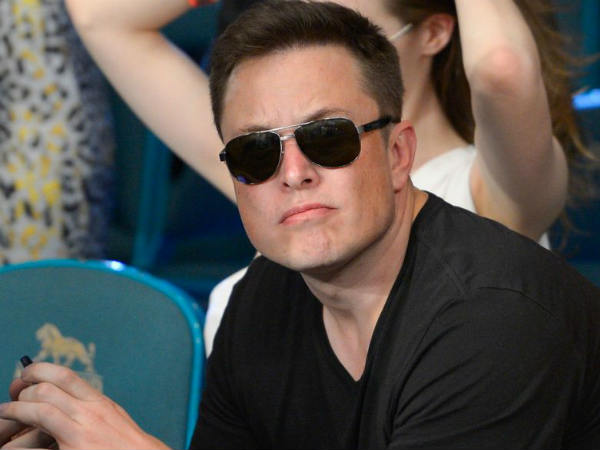 बॉन्‍ड की एक कार के मालिक हैं मस्‍क 