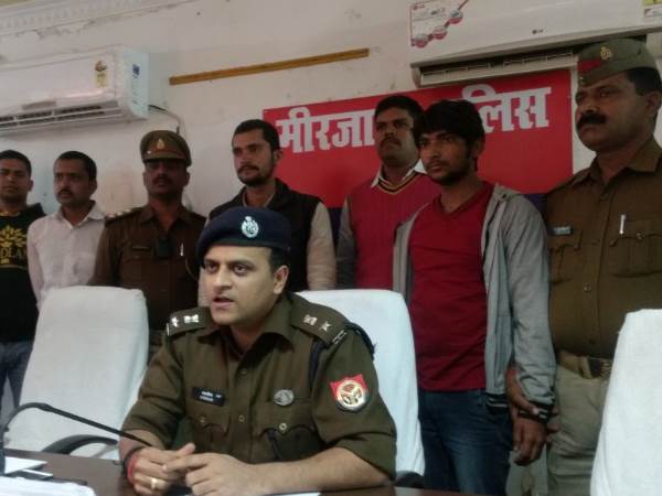 50 हजार की करेंसी चला चुके हैं