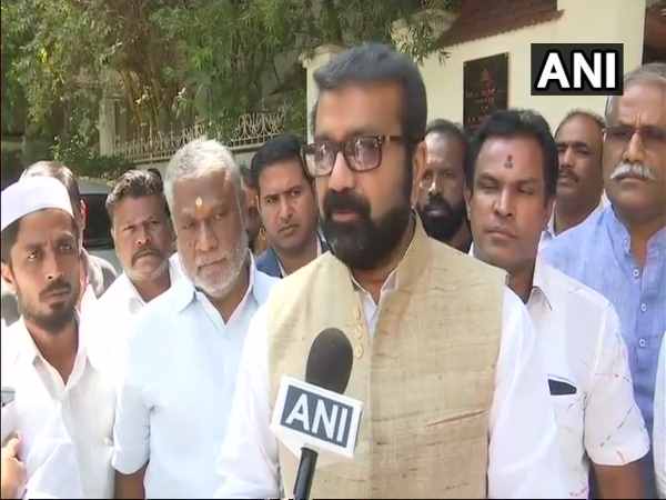 अस्पताल में जाकर भी धमकाया