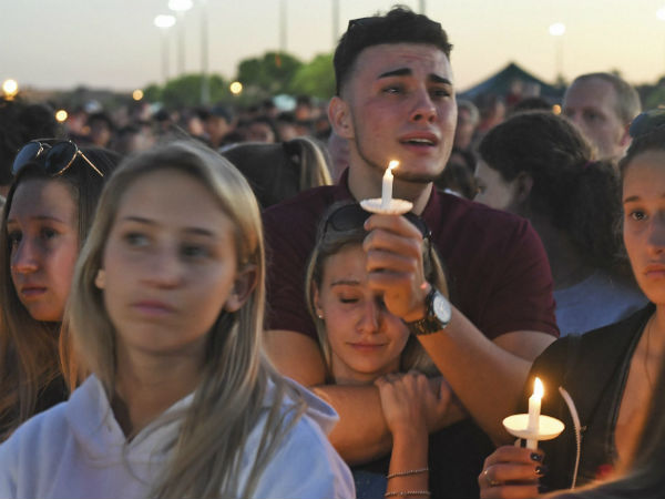 जूनियर ने बच्चों को निकोलस की तरफ जाने से रोका 