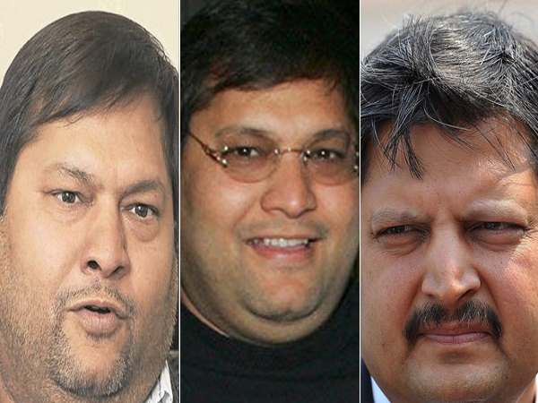 चार हाउस गार्ड और दो व्यक्तिगत सुरक्षा अधिकारी