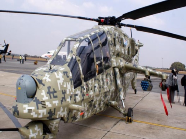 हेलिकॉप्टर दो शक्ति इंजनों द्वारा संचालित है