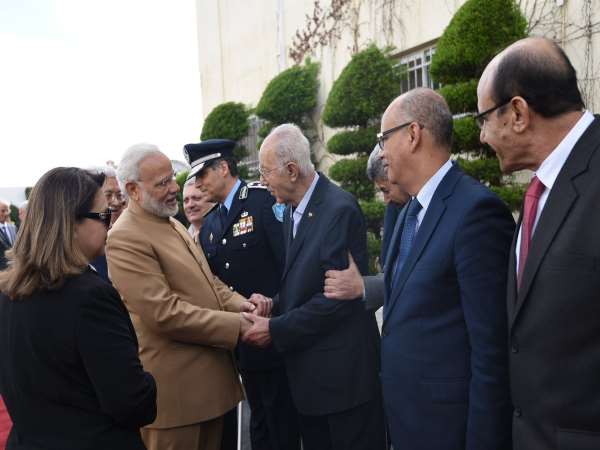 विकास सहयोग को आगे बढ़ा रहे हैं