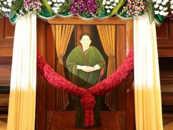  दिवंगत मुख्यमंत्री जे. जयललिता की मूर्ति का अनावरण किया गया