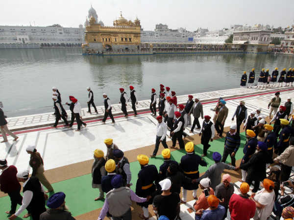 क्‍या मिलेगा तोहफे में 