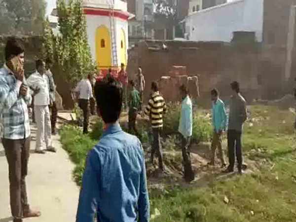 two parties beating with aarti in the temple in Kannauj two parties beating with aarti in the temple in Kannauj