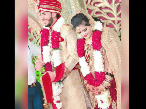 पंखे से लटकती मिली थी लाश पंखे से लटकती मिली थी लाश