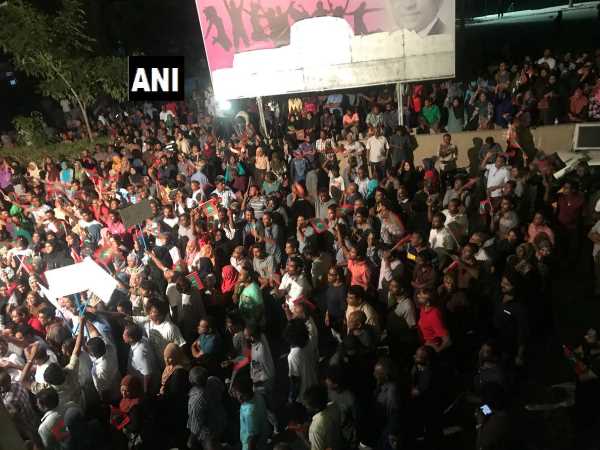 संसद भी सेना के घेरे में