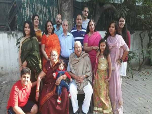 पिछले दो दशक से ज्यादा समय से राजनीति में सक्रिय 