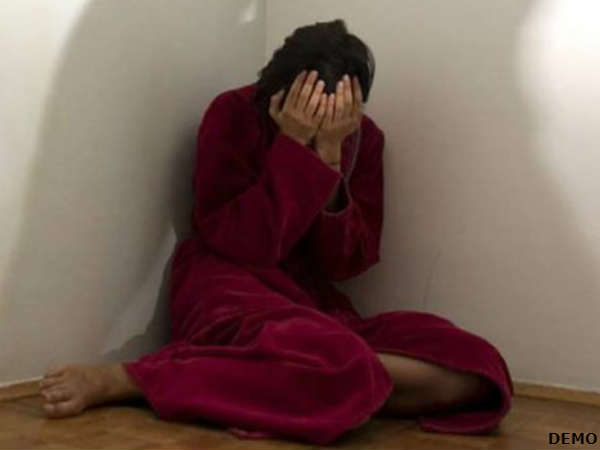 सामाजिक दबाव में नतमस्तक होना पड़ा