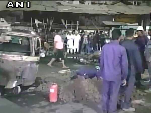 गुजरात: गैस पाइपलाइन में लगी आग, कई वाहन जलकर राख