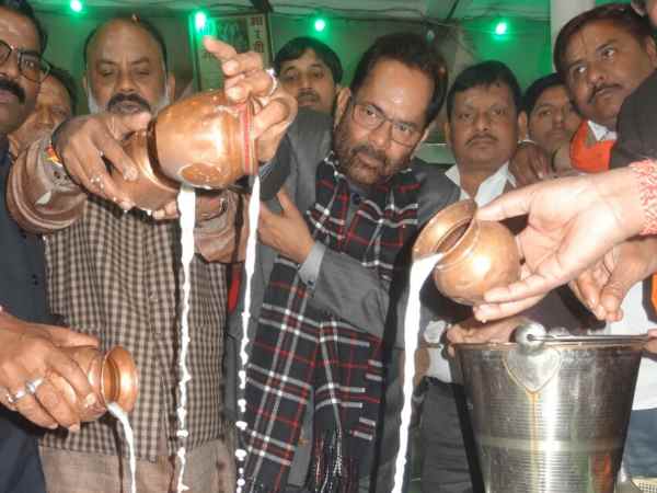 नकवी से देवबंदी उलेमा खफा