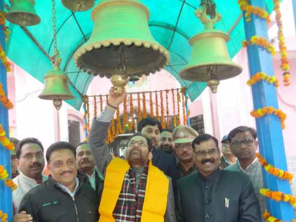 रठौंडा मंदिर में नकवी ने की पूजा