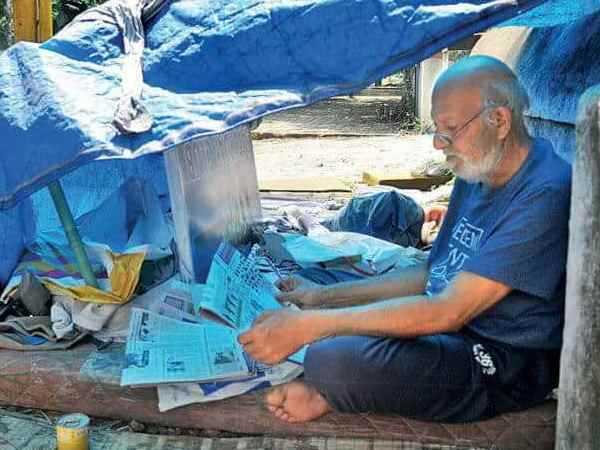 फुटपाथ पर रहते थे पूर्व फौजी