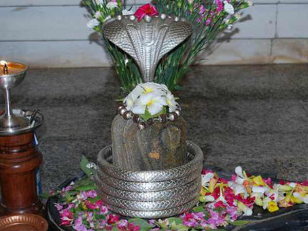 मंदिर में पूरे साल रहता है पानी मंदिर में पूरे साल रहता है पानी