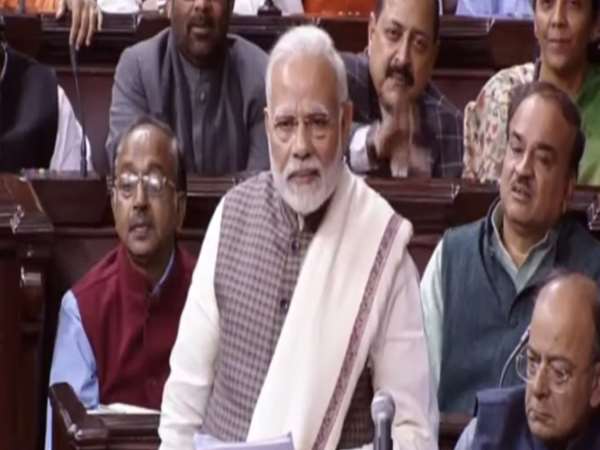 जब राज्यसभा सांसद रेणुका चौधरी हंस रही थी