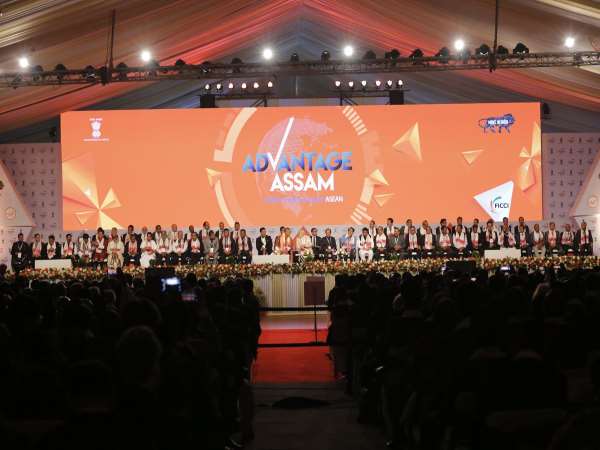 लगभग एक करोड़ घर बनाए गए