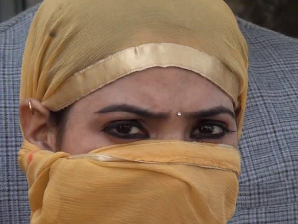 बीच सगाई में पहुंचकर काटा हंगामा