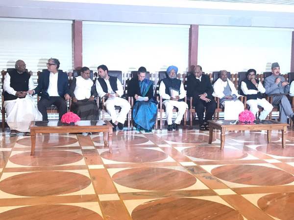  सोनिया ने फिर दिखाई सक्रियता