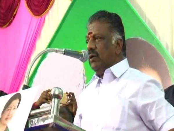 तमिलनाडु: पीएम मोदी के कहने पर पलानीसामी से हाथ मिलाया- पन्नीरसेल्वम तमिलनाडु: पीएम मोदी के कहने पर पलानीसामी से हाथ मिलाया- पन्नीरसेल्वम