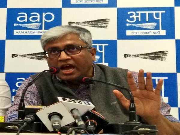 आशुतोष ने पुलिसिया कार्रवाई पर सवाल आशुतोष ने पुलिसिया कार्रवाई पर सवाल