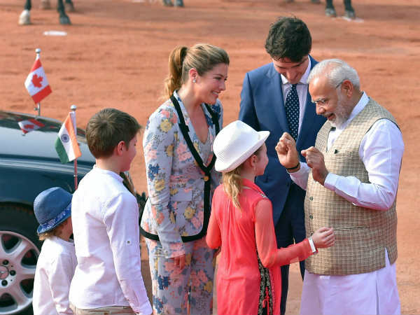 ऐला को याद है जब पीएम मोदी ने खींचे थे कान 
