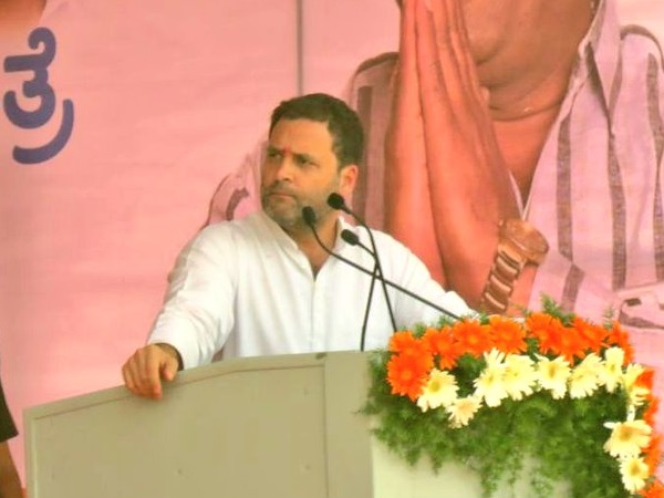 प्रधानमंत्री ऐसे क्रिकेटर हैं जो विकेटकीपर की ओर देखते हैं