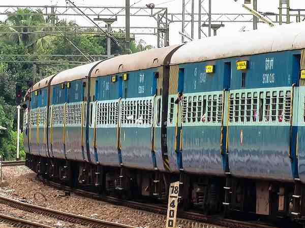 Rail, bus and Air Journey is more expensive on this Holi, here is the reason Rail, bus and Air Journey is more expensive on this Holi, here is the reason