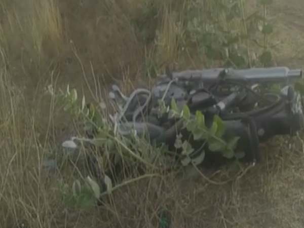 राजस्थान: ट्रक से भिड़ी बाइक, 4 की मौत और 2 घायल राजस्थान: ट्रक से भिड़ी बाइक, 4 की मौत और 2 घायल