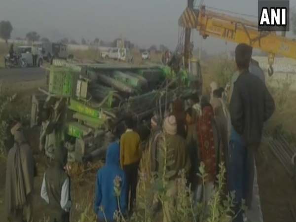 राजस्थान: ट्रक से भिड़ी बाइक, 4 की मौत और 2 घायल राजस्थान: ट्रक से भिड़ी बाइक, 4 की मौत और 2 घायल