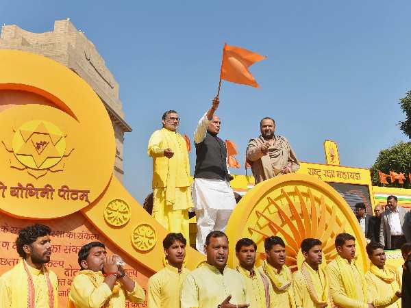 राजनाथ ने रवाना किया जल मिट्टी रथ यात्रा