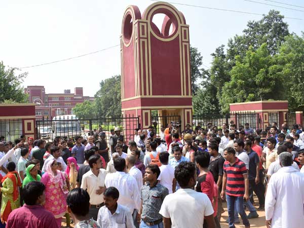 चार्जशीट में पिंटो का जिक्र नहीं