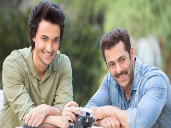 एक्टिंग की ट्रेनिंग भी दी गई है