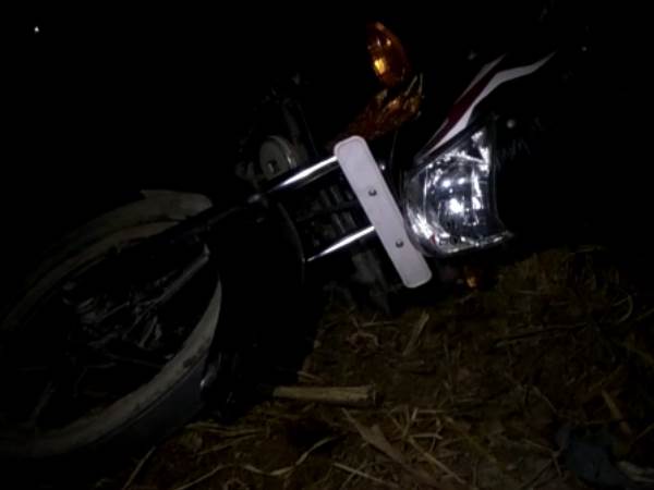 गोली खाकर बाइक से नीचे गिरी नातिन