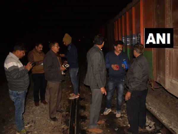 24 bogies of a goods train derailed in Satna Madhya Pradesh