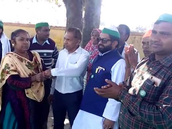 Bangles worn to agriculture officer in shahjahanpur 