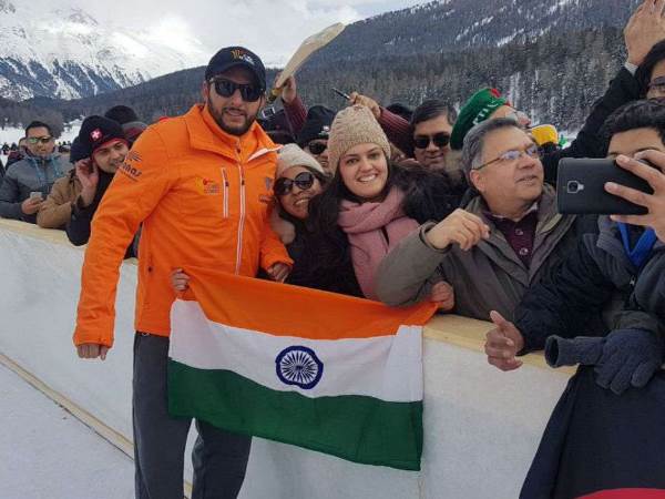 तिरंगे के साथ फोटो खिंचवाने पर शाहिद अफरीदी ने कही बड़ी बात तिरंगे के साथ फोटो खिंचवाने पर शाहिद अफरीदी ने कही बड़ी बात