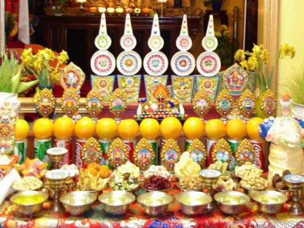 देवता को चढ़ाते हैं भेड़ का सिर