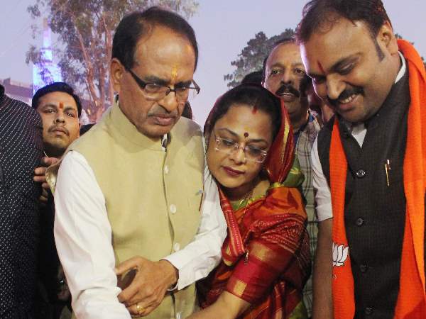 दोनों सीटों के ताजा दोनों सीटों के ताजा