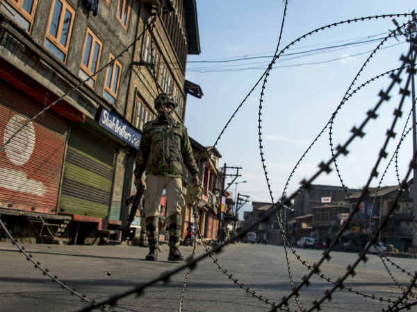 केंद्र और राज्‍य सरकार को नोटिस 