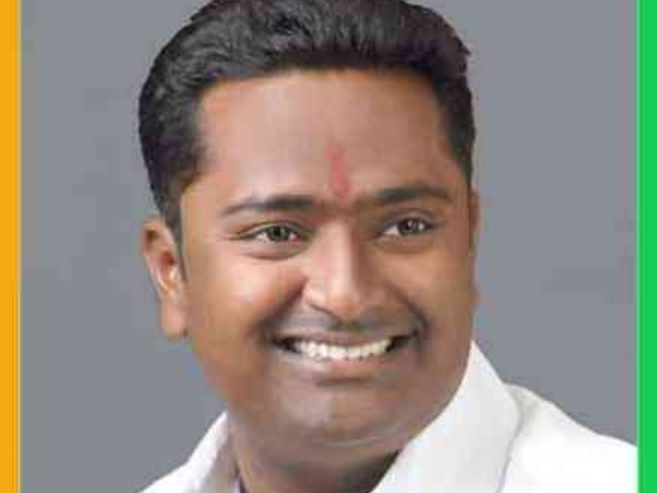 प्रदर्शनकारियों ने श्रीपाद का ऑफिस और घर तोड़ा प्रदर्शनकारियों ने श्रीपाद का ऑफिस और घर तोड़ा