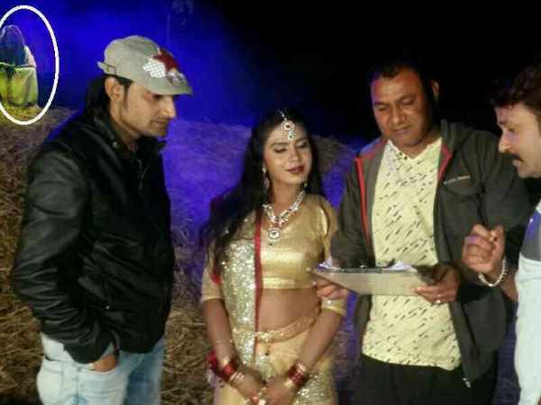 चुड़ैल देखकर हैरान हो गए लोगों चुड़ैल देखकर हैरान हो गए लोगों