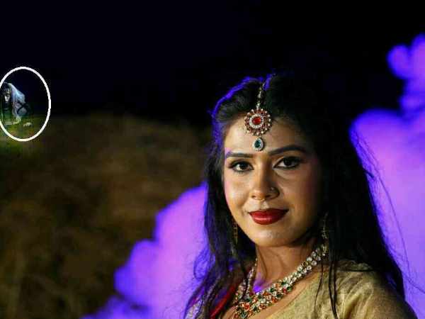 कैमरे में कैद हुई चुड़ैल कैमरे में कैद हुई चुड़ैल