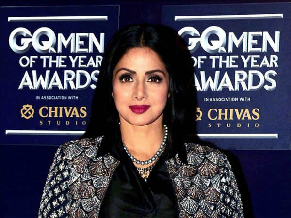 मीडिया के कैमरे के सामने परिवार मीडिया के कैमरे के सामने परिवार